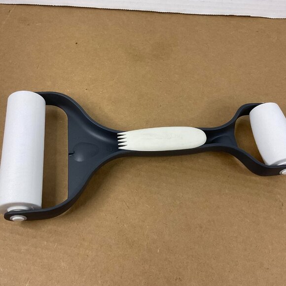 Pampered Chef Baker's Roller & Cut-N-Seal Set - Picture 7 of 11